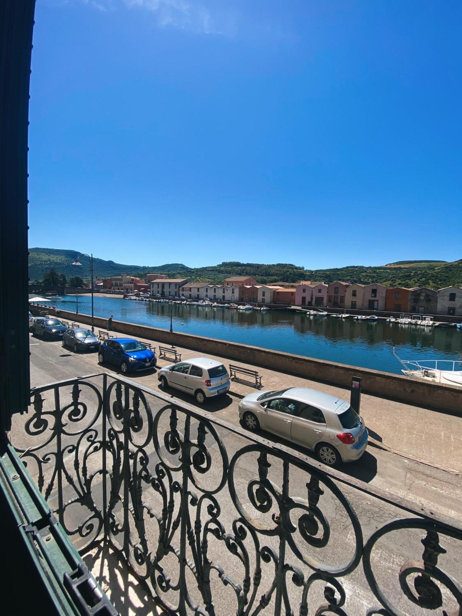 Hotel Tra I Due Ponti Bosa Exterior foto