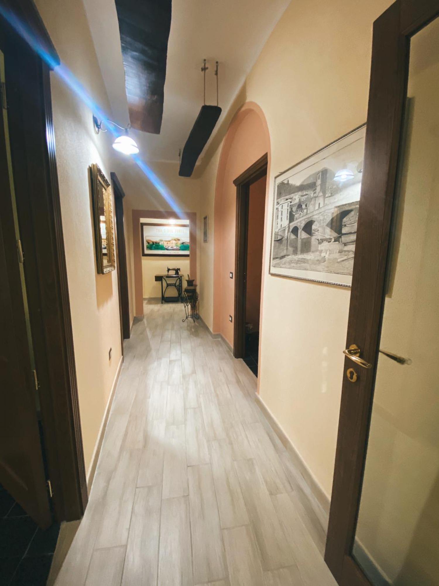 Hotel Tra I Due Ponti Bosa Exterior foto